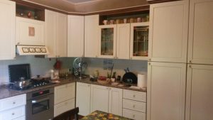 Verniciatura ante della cucina
